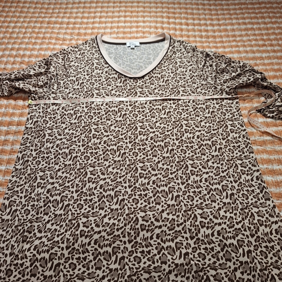 Kim Rogers Intimates Beige and Brown Leopard Print 3/4 Sleeve Nightgown - Picture 4 of 9